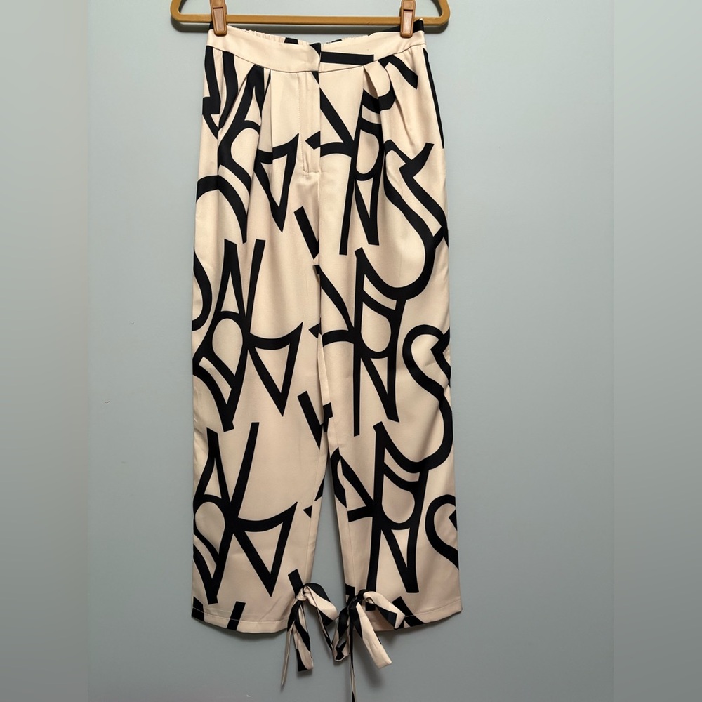 Glamaker beautiful cream pants w/black geometric line design + cute bows on hem